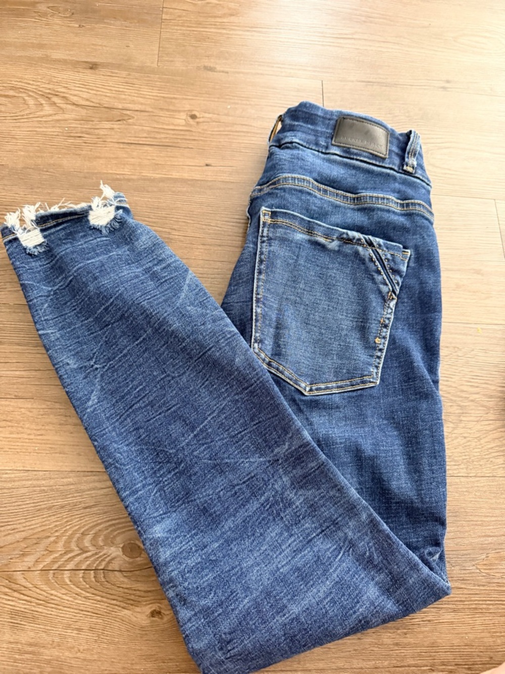 Buckle Women's Blue Ankle Crop Jeans